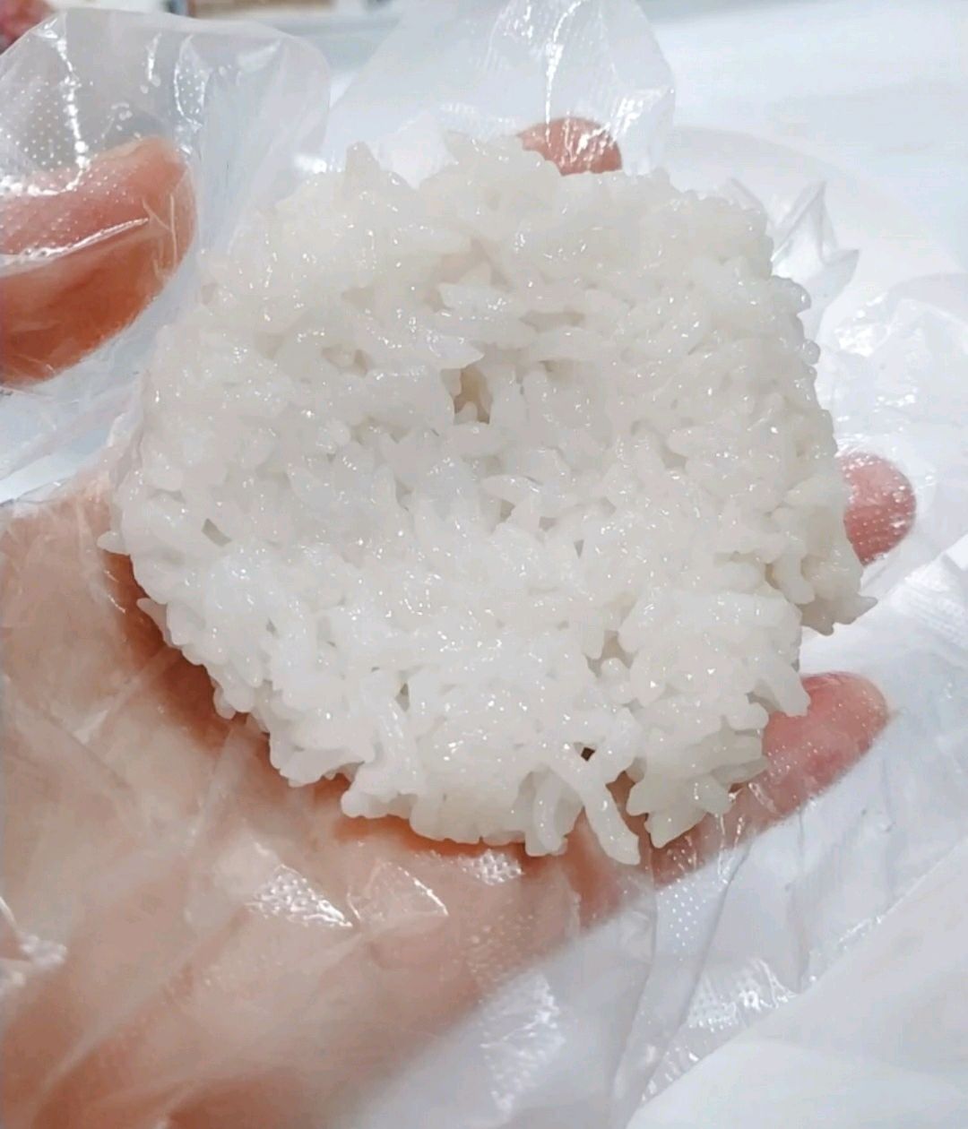 可爱的雪人饭团(萝卜干腊肠饭)