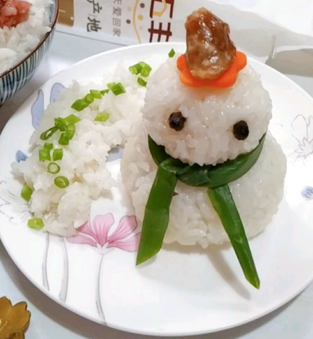 可爱的雪人饭团(萝卜干腊肠饭)