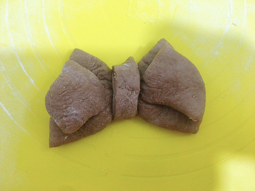 可可蝴蝶结面包
