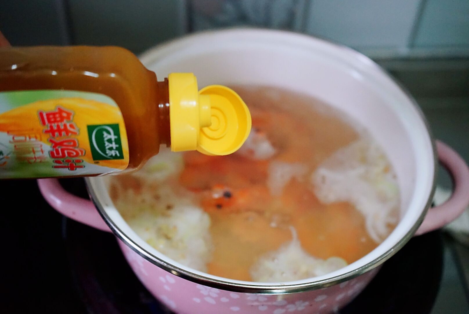 口感鲜美的鲜虾白菜豆腐汤