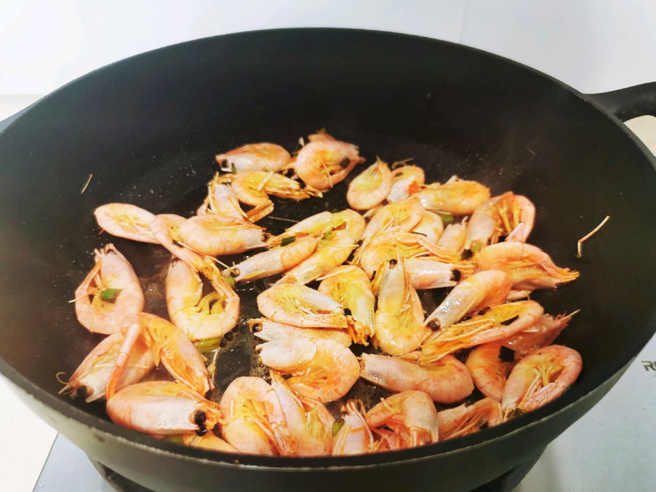 口感鲜甜~营养丰富~葱油北极虾