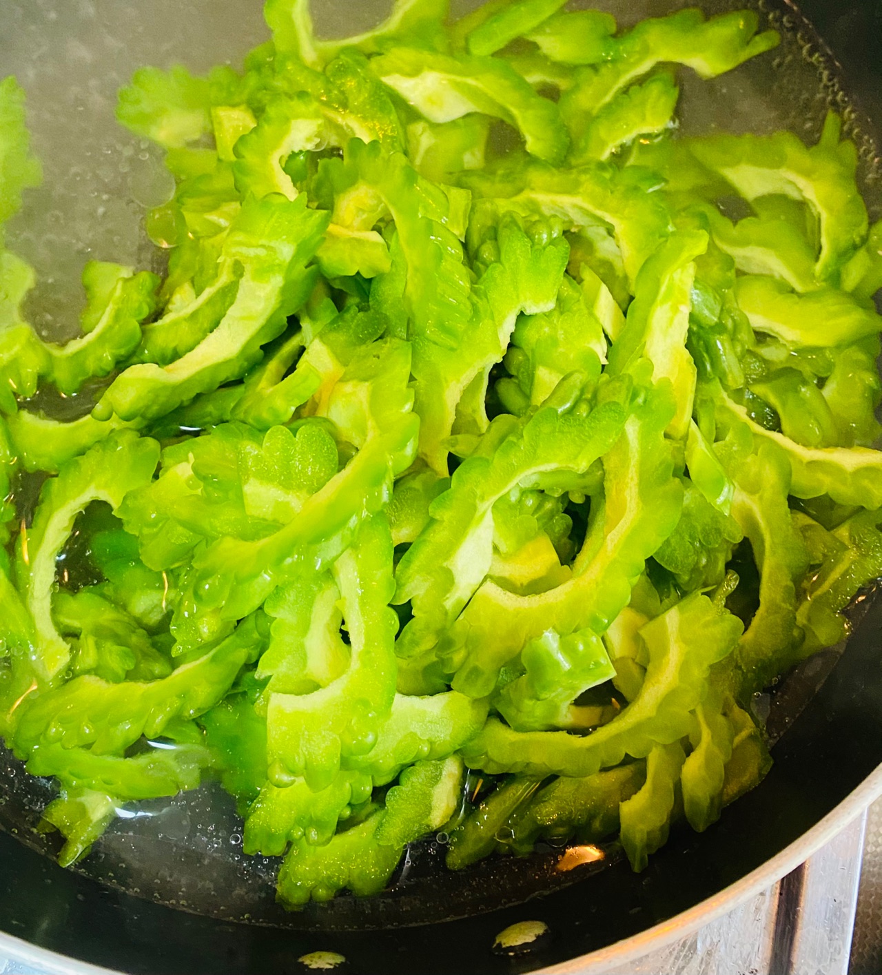 苦瓜炒鸡蛋