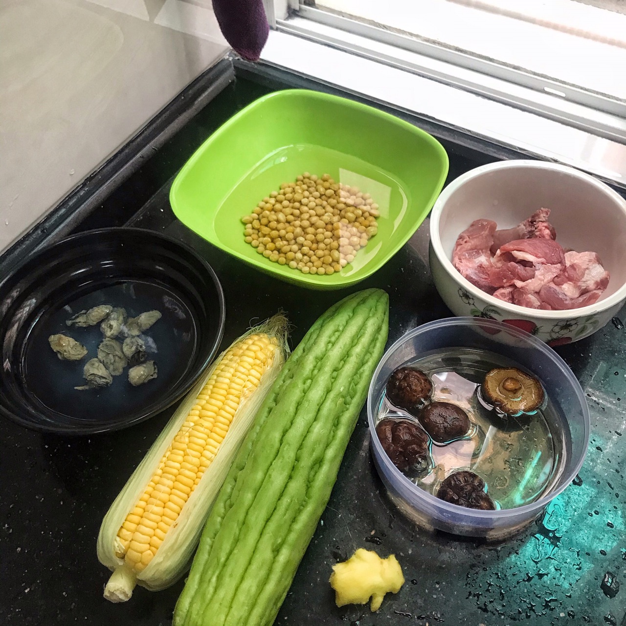 苦瓜黄豆排骨汤
