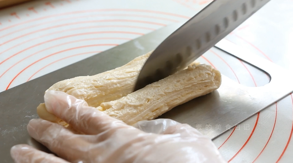 跨年啦！ | 过年宅家做面包 | 不用开酥的手撕杏仁小餐包