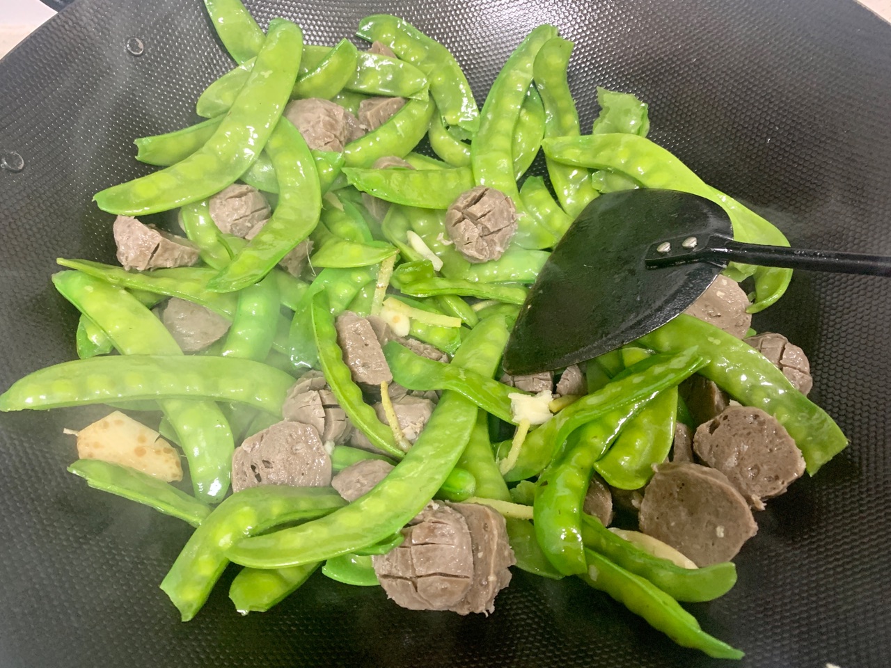 快手菜~荷兰豆炒牛肉丸
