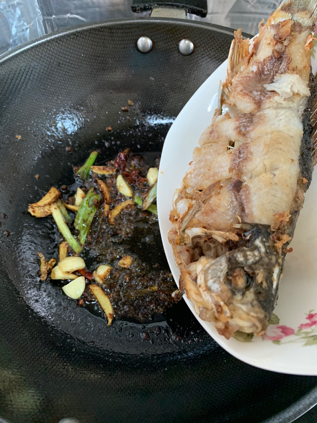 快手好吃的红烧鲫鱼