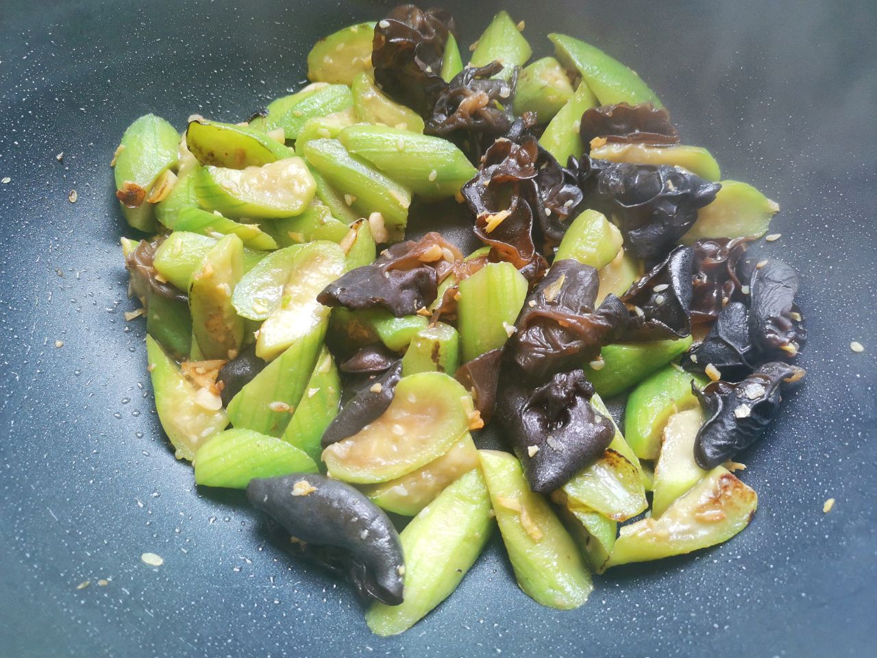 快手家常菜～木耳丝瓜