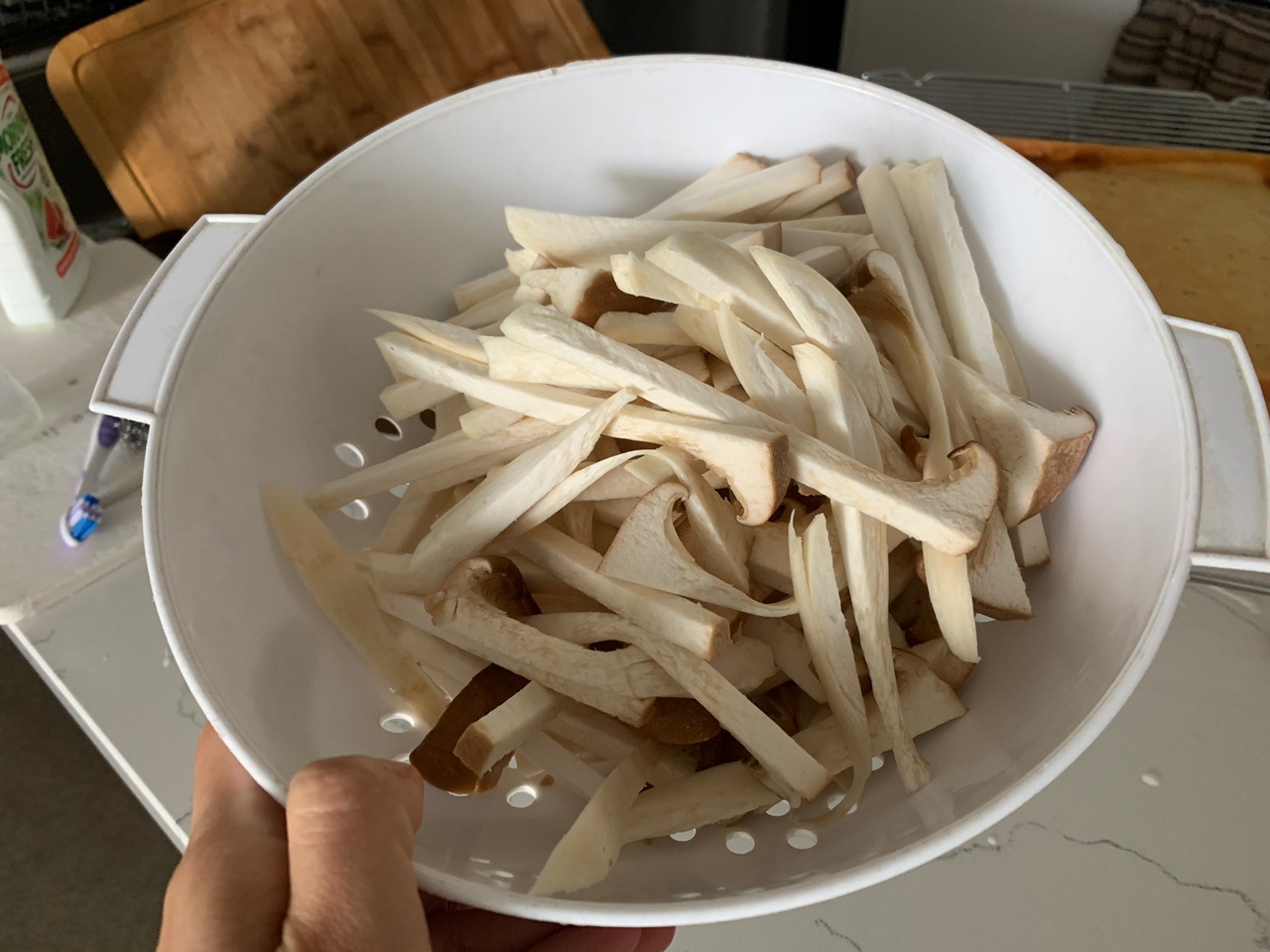 快手家常菜之杏鲍菇炒猪颈肉