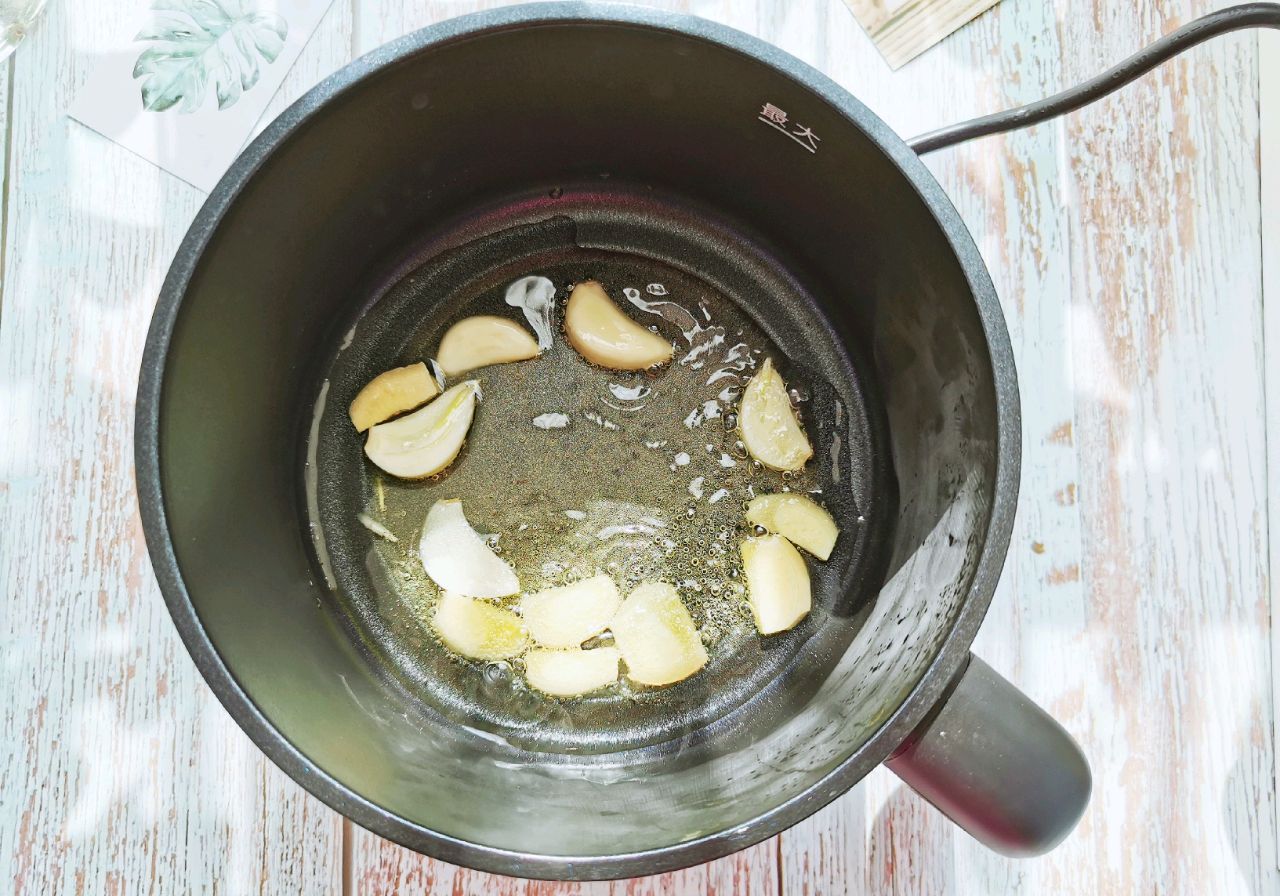 快手美味胡萝卜豆腐菌菇汤