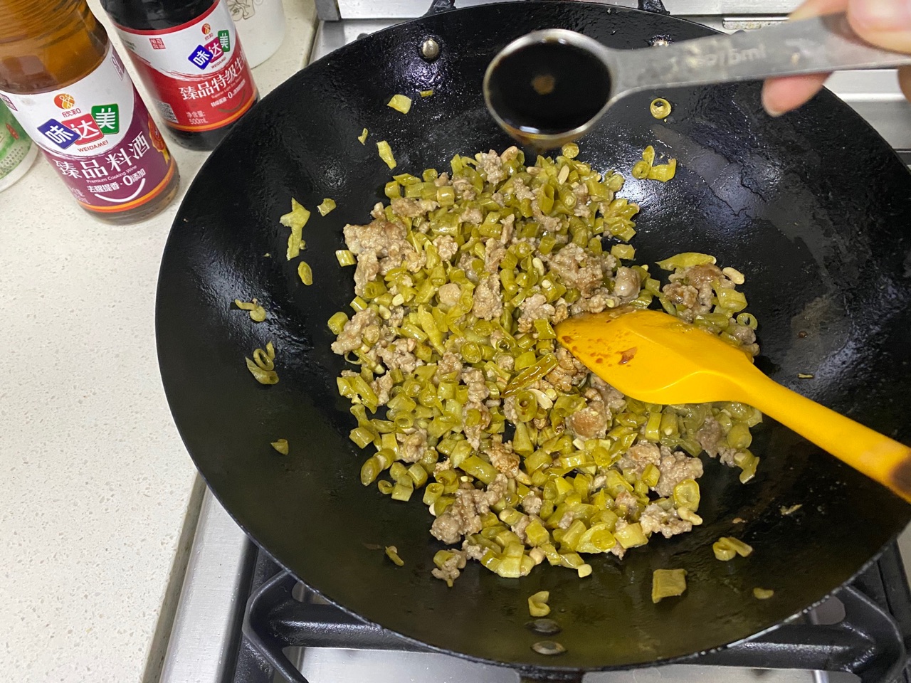 快手酸豆角盖浇饭