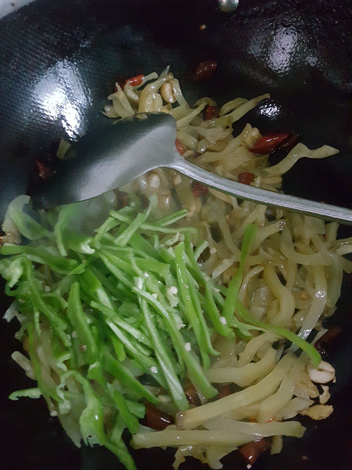 快手下饭菜——青椒榨菜丝