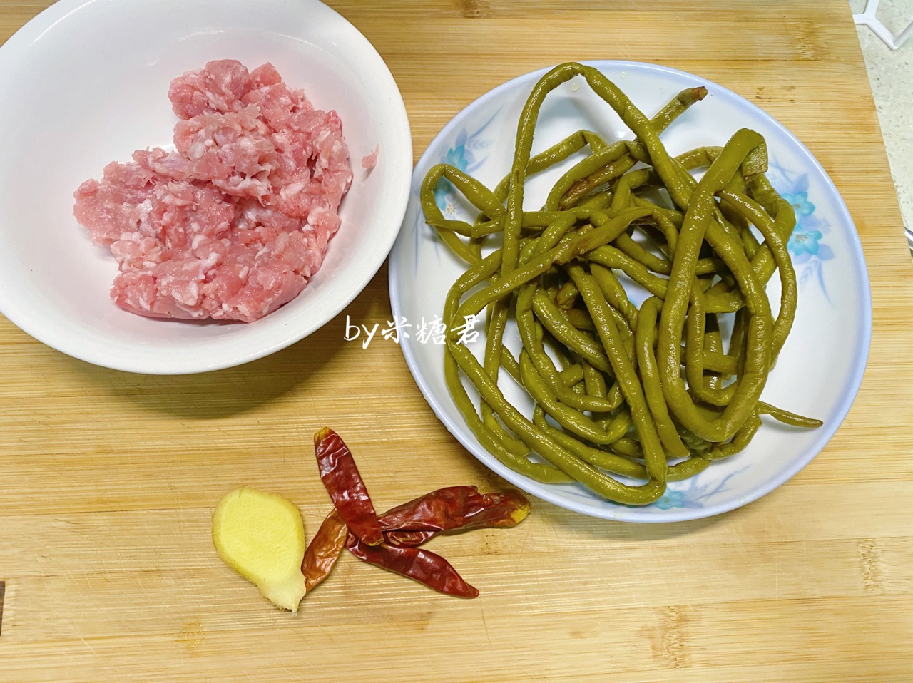快手下饭菜：酸豆角炒肉末