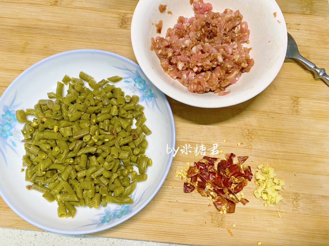 快手下饭菜：酸豆角炒肉末