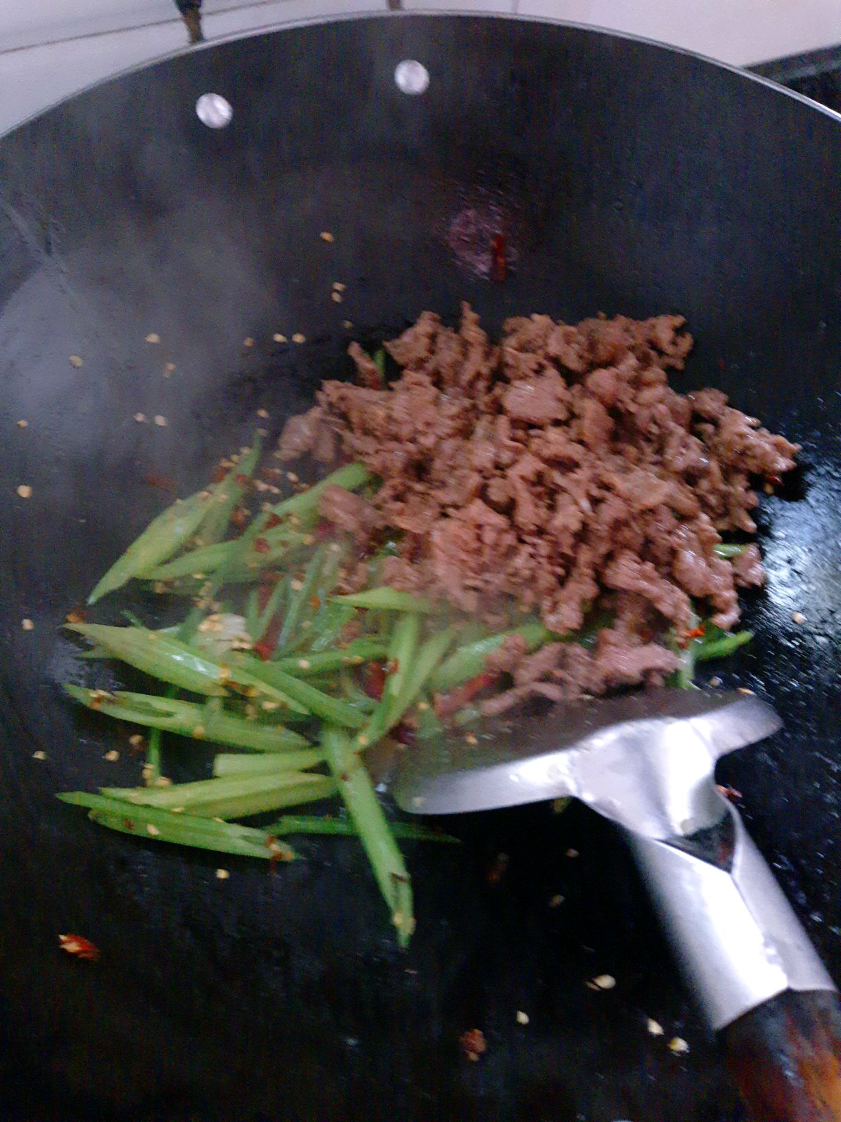 快手小炒牛肉炒芹菜