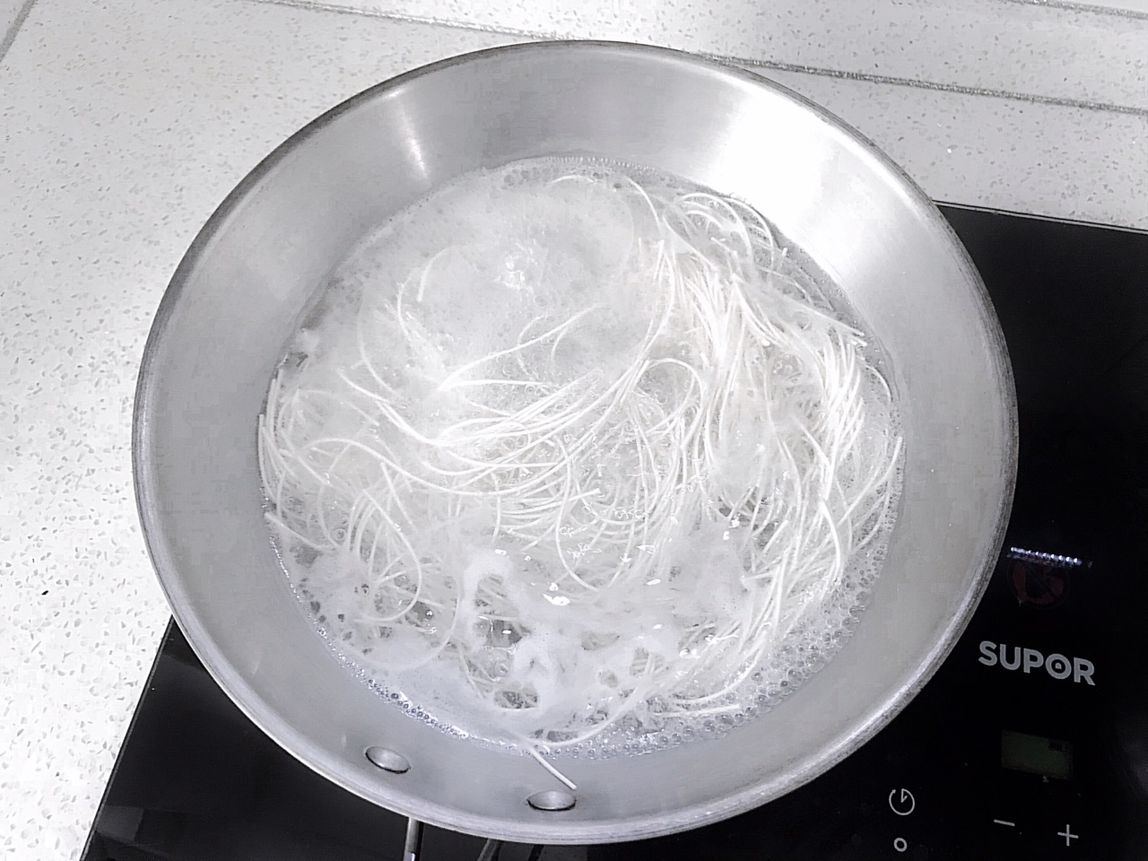 快速懒人早餐【海鲜面条】