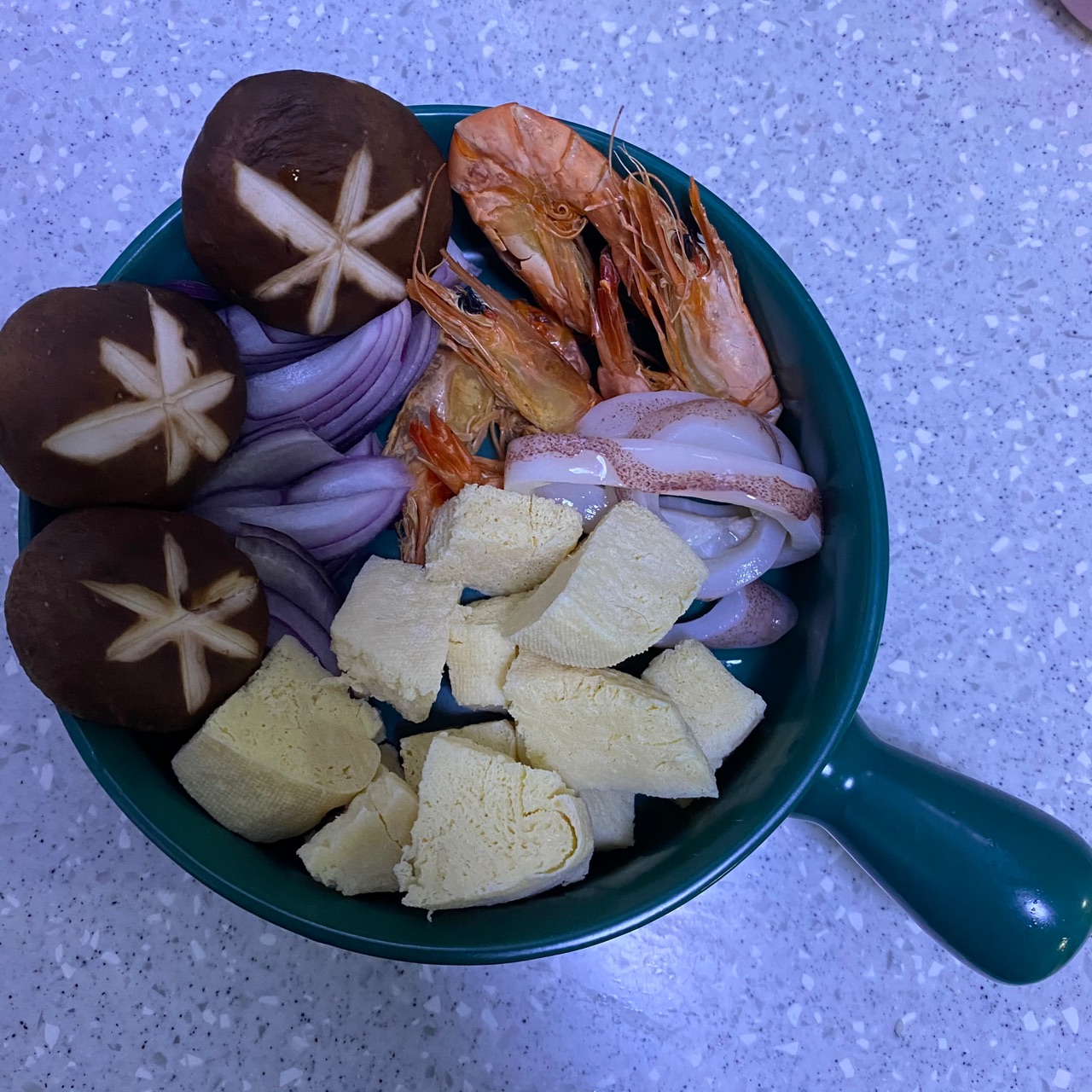 辣白菜肥牛什锦锅