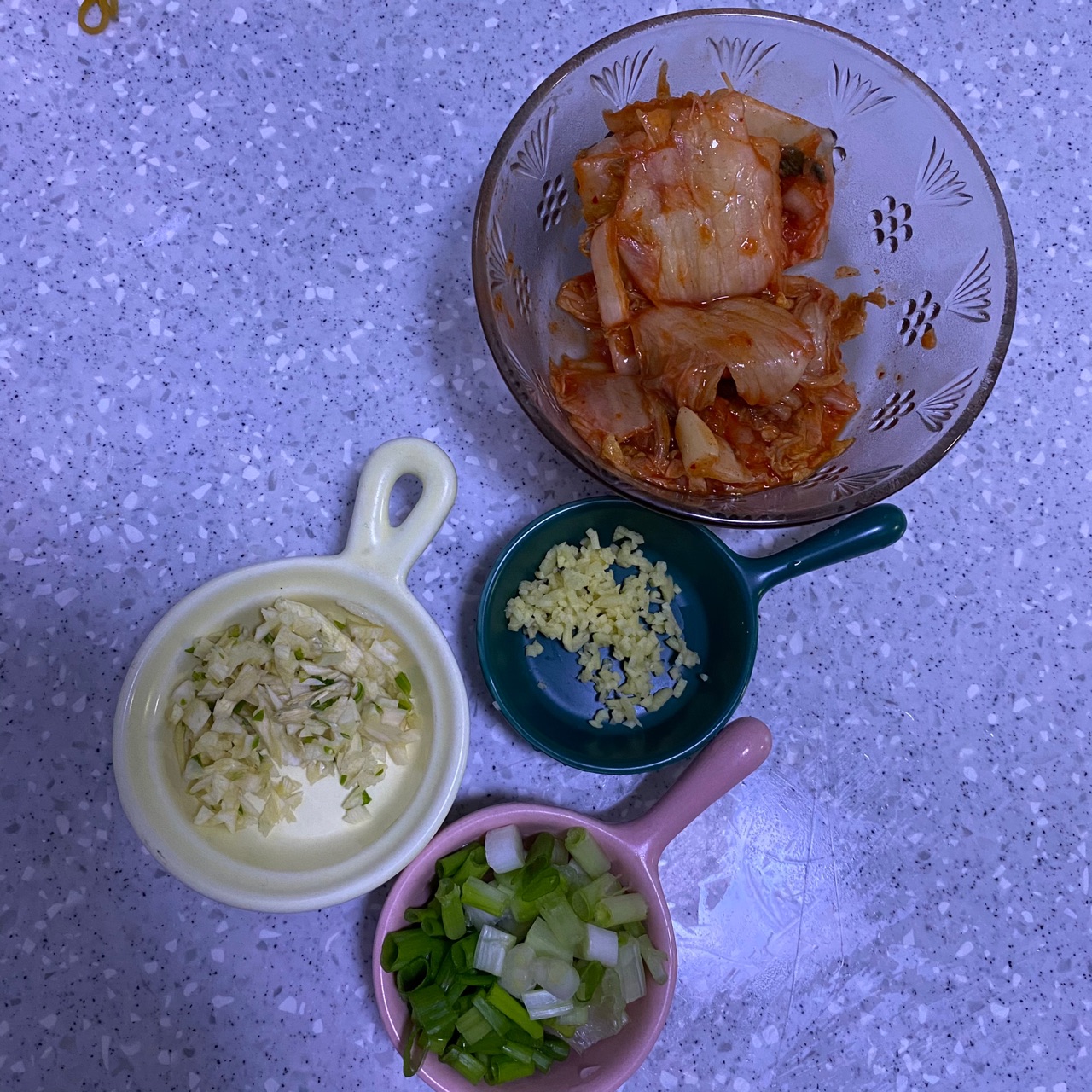 辣白菜肥牛什锦锅