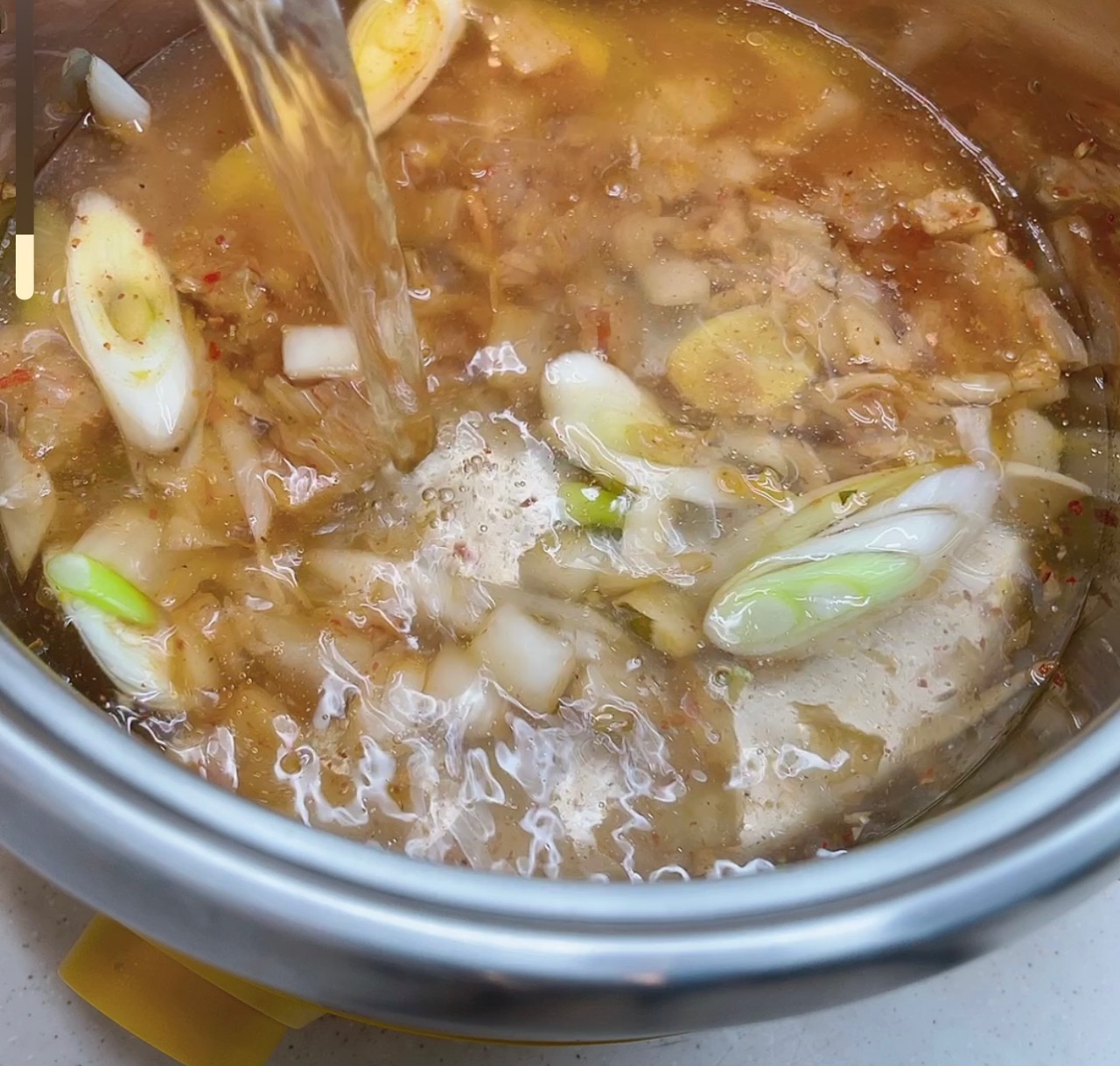 辣白菜鱼丸火锅