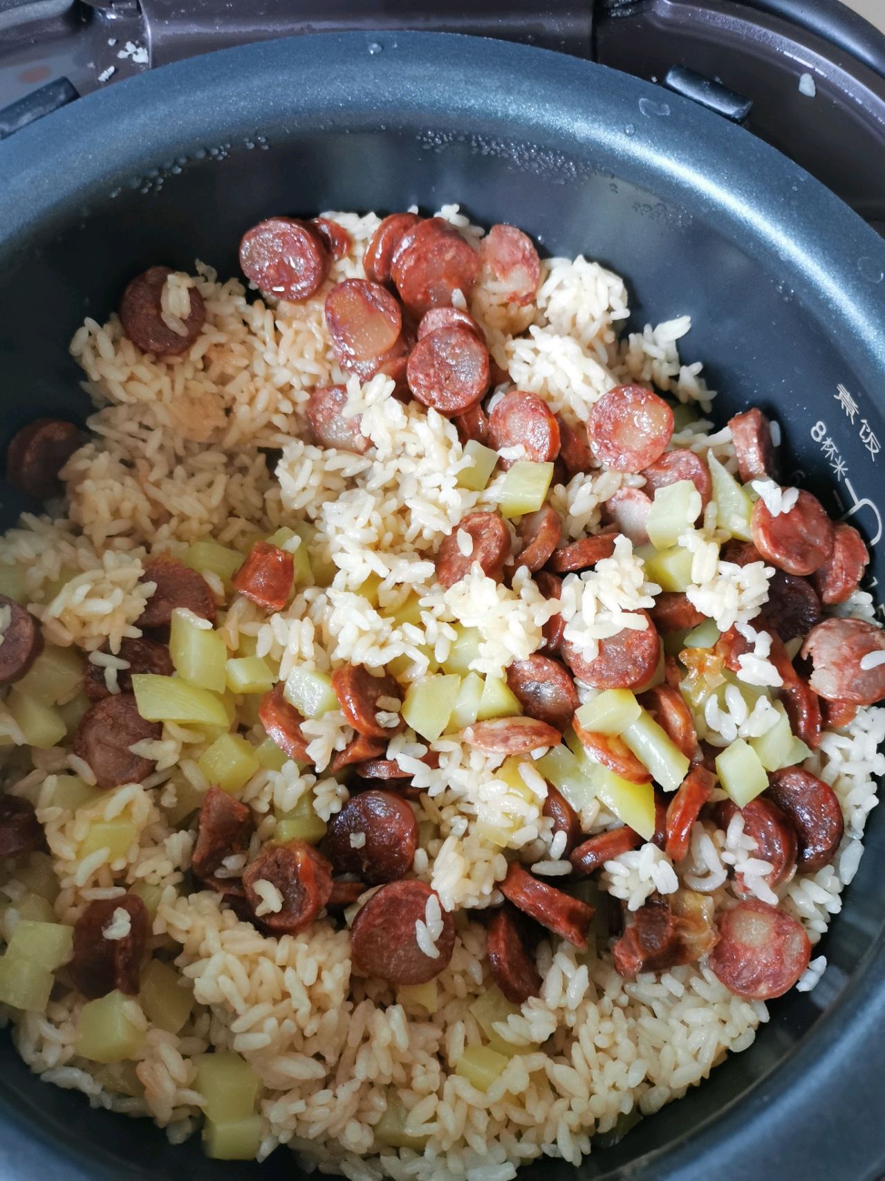 腊肠煲仔饭（电饭煲版）
