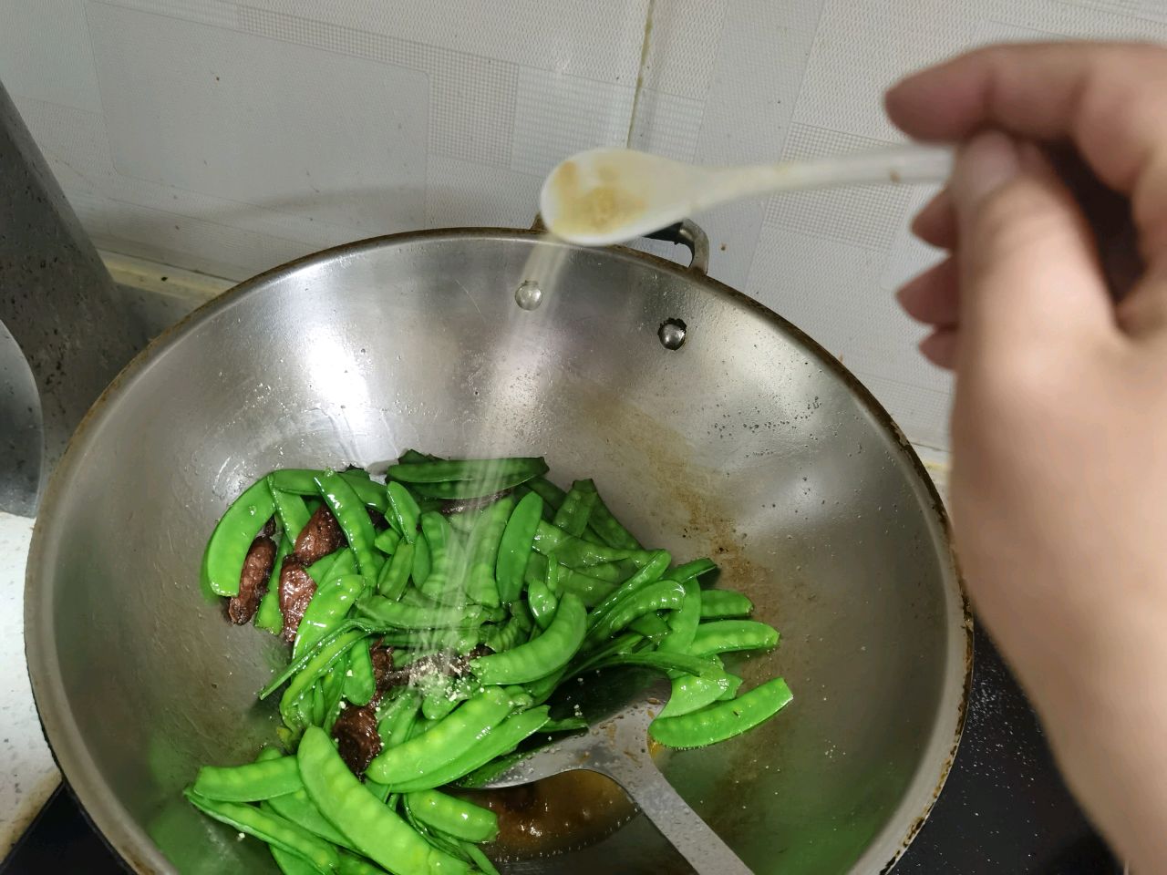 腊肠炒荷兰豆