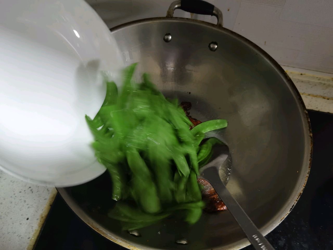 腊肠炒荷兰豆
