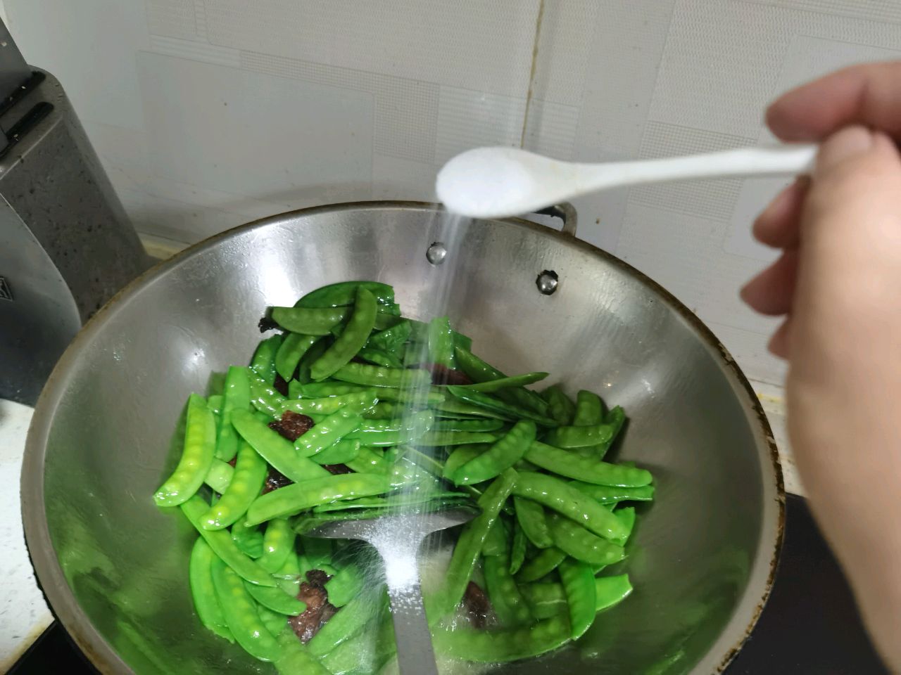 腊肠炒荷兰豆