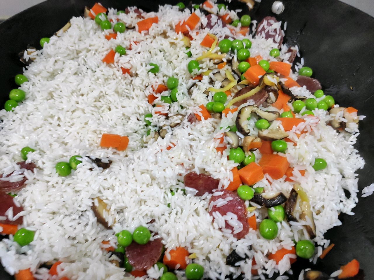 腊肠青豆焖饭‖开盖就馋