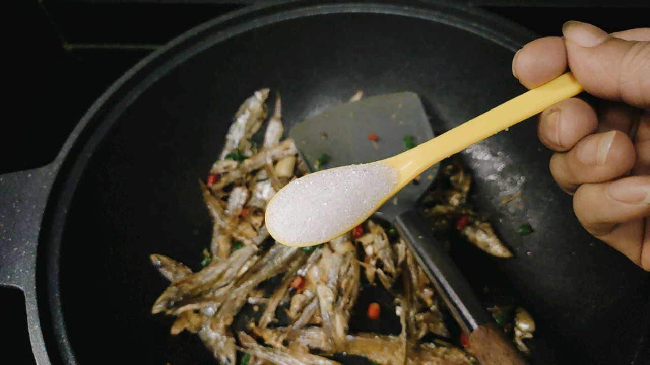 辣炒河鱼仔