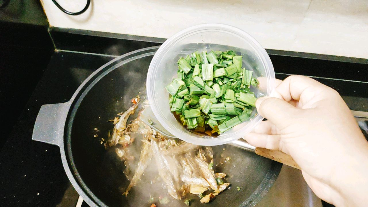 辣炒河鱼仔