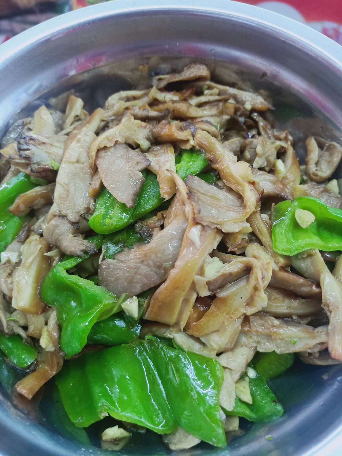 辣椒炒鲜蘑