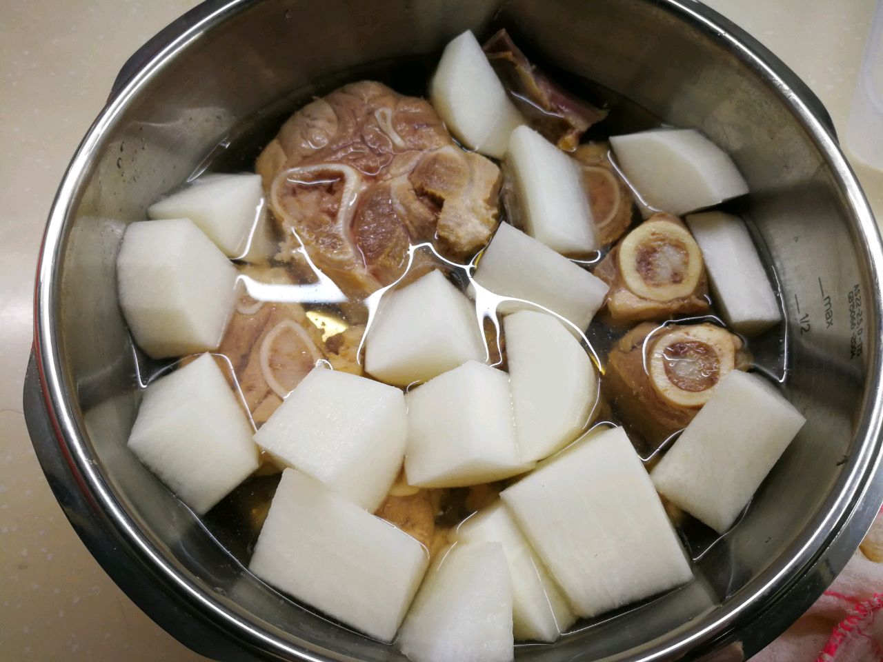 腊排骨萝卜汤