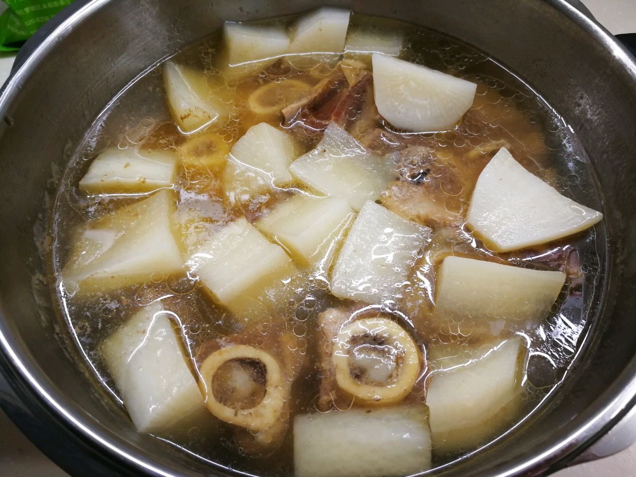 腊排骨萝卜汤