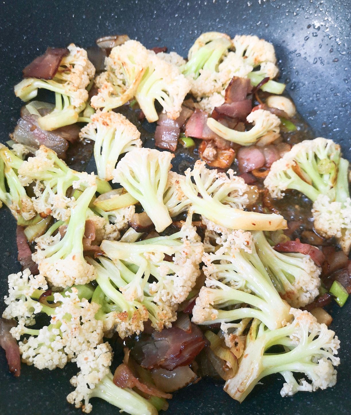 腊肉炒菜花