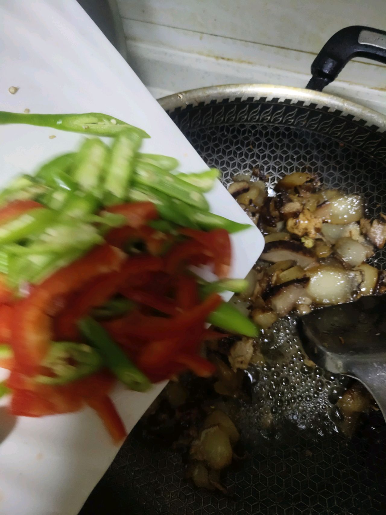 腊肉炒豆筋