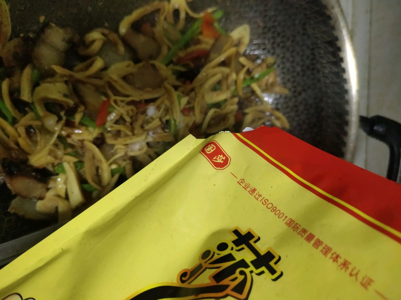 腊肉炒豆筋