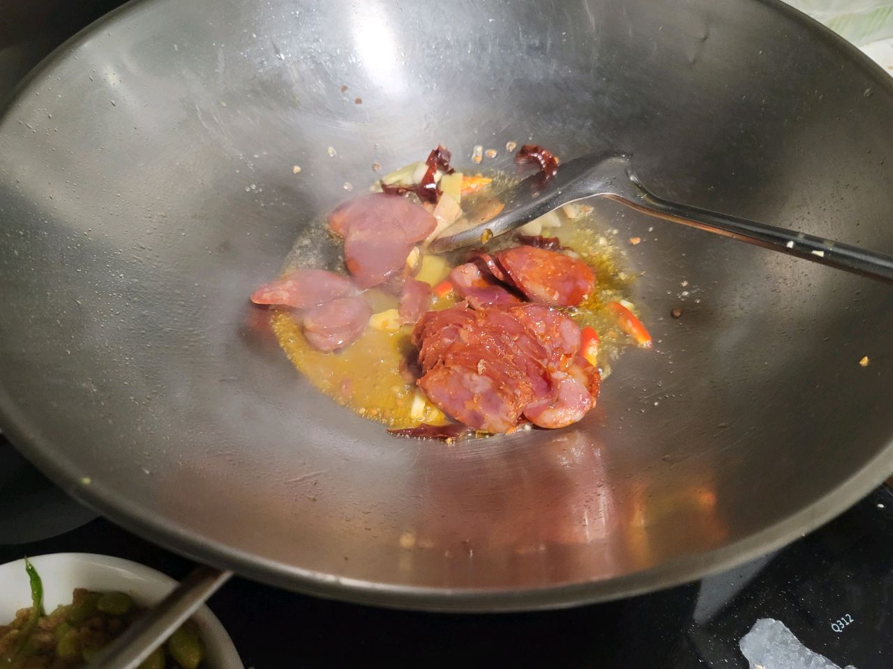 腊肉炒红菜苔
