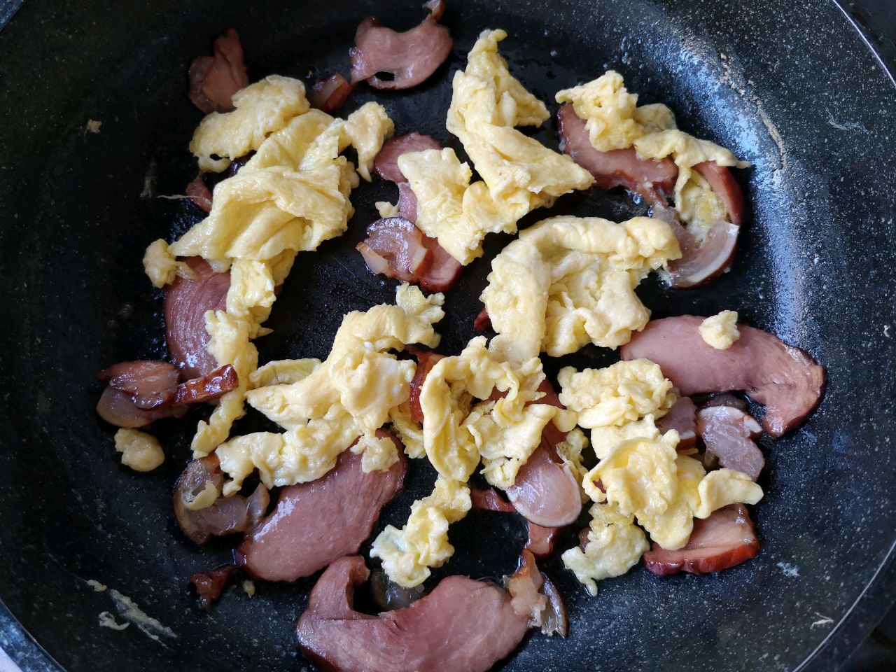 腊肉炒鸡蛋