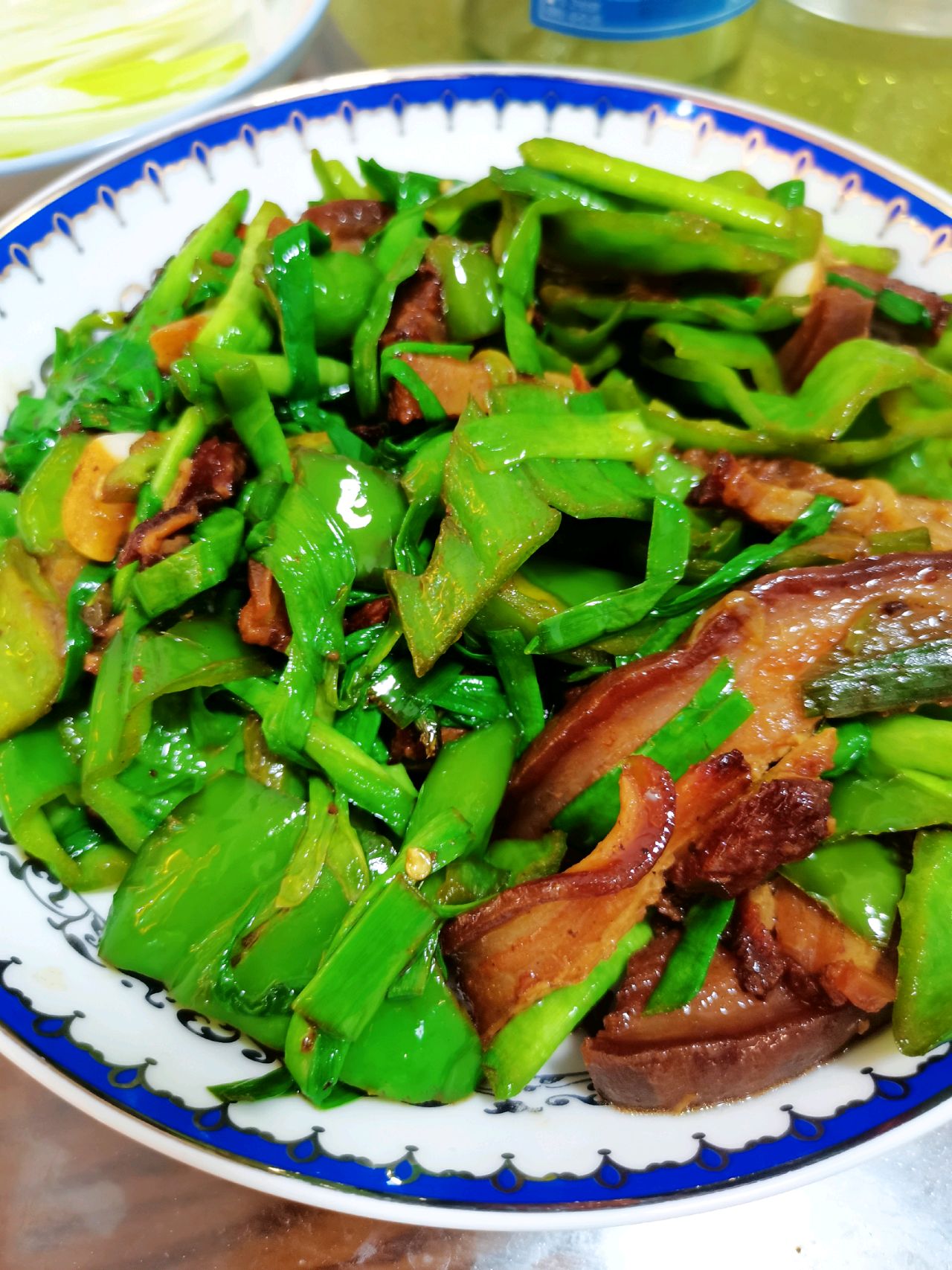 腊肉炒蒜苗