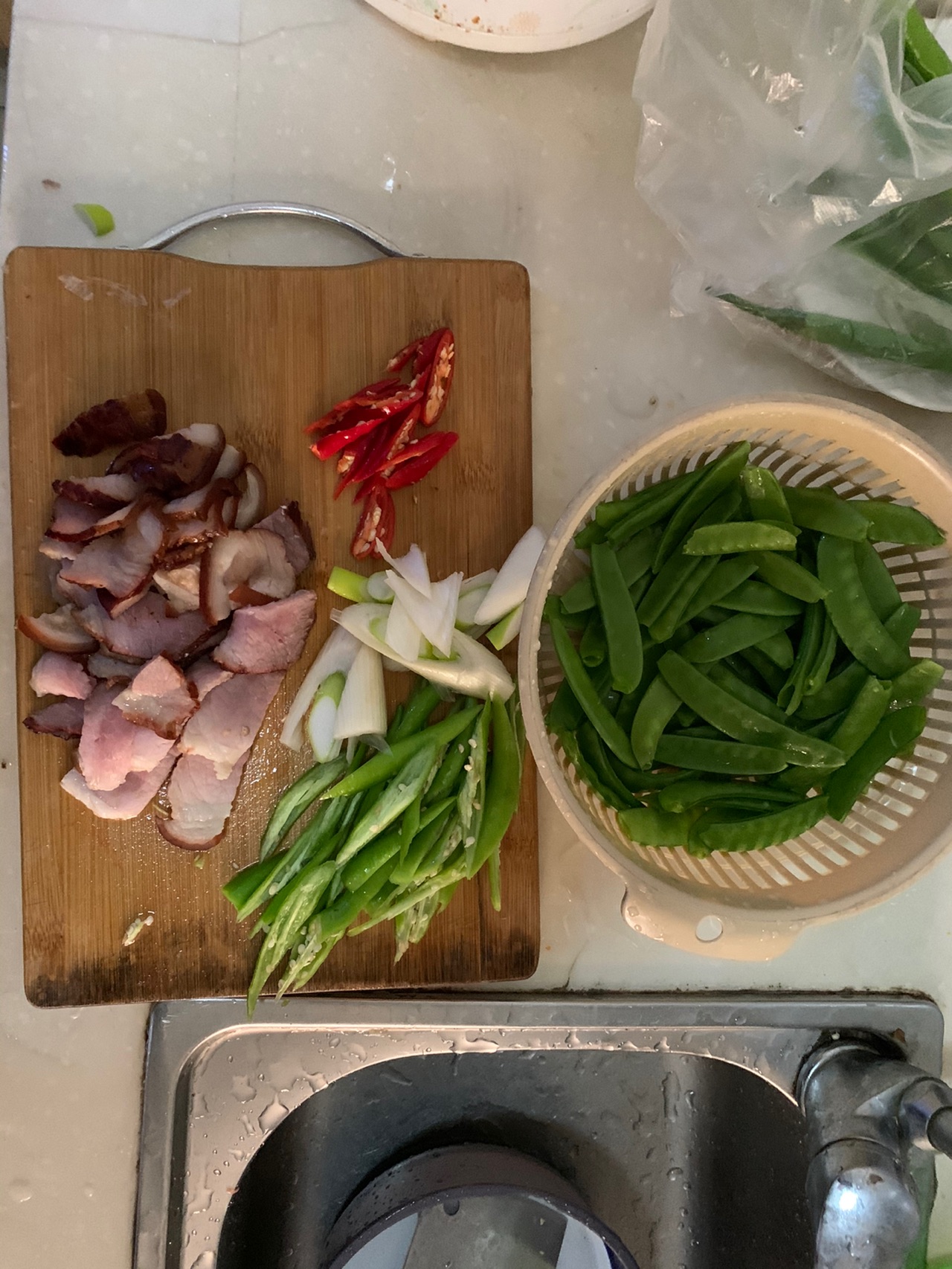 腊肉炒豌豆角