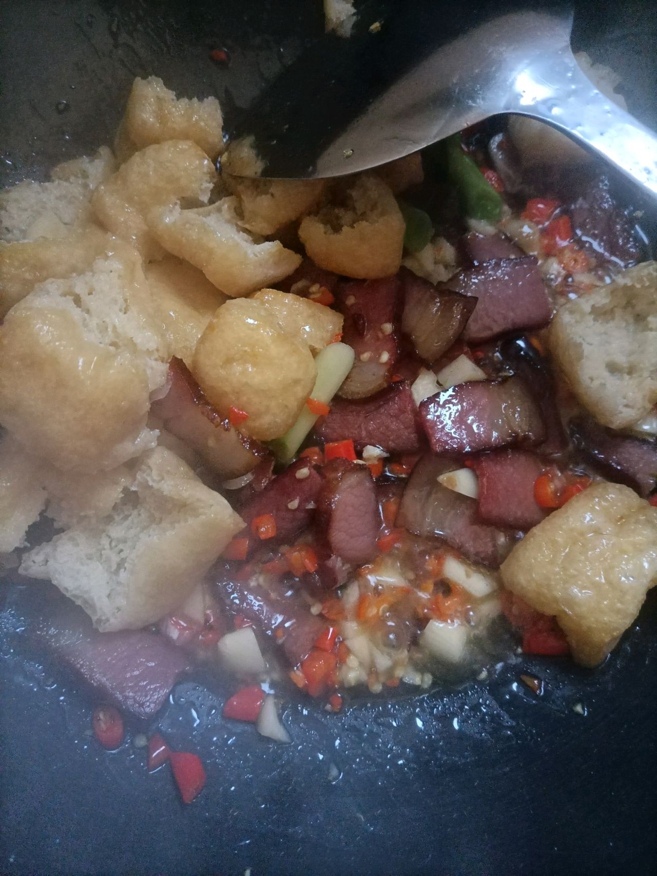 腊肉炒油豆腐