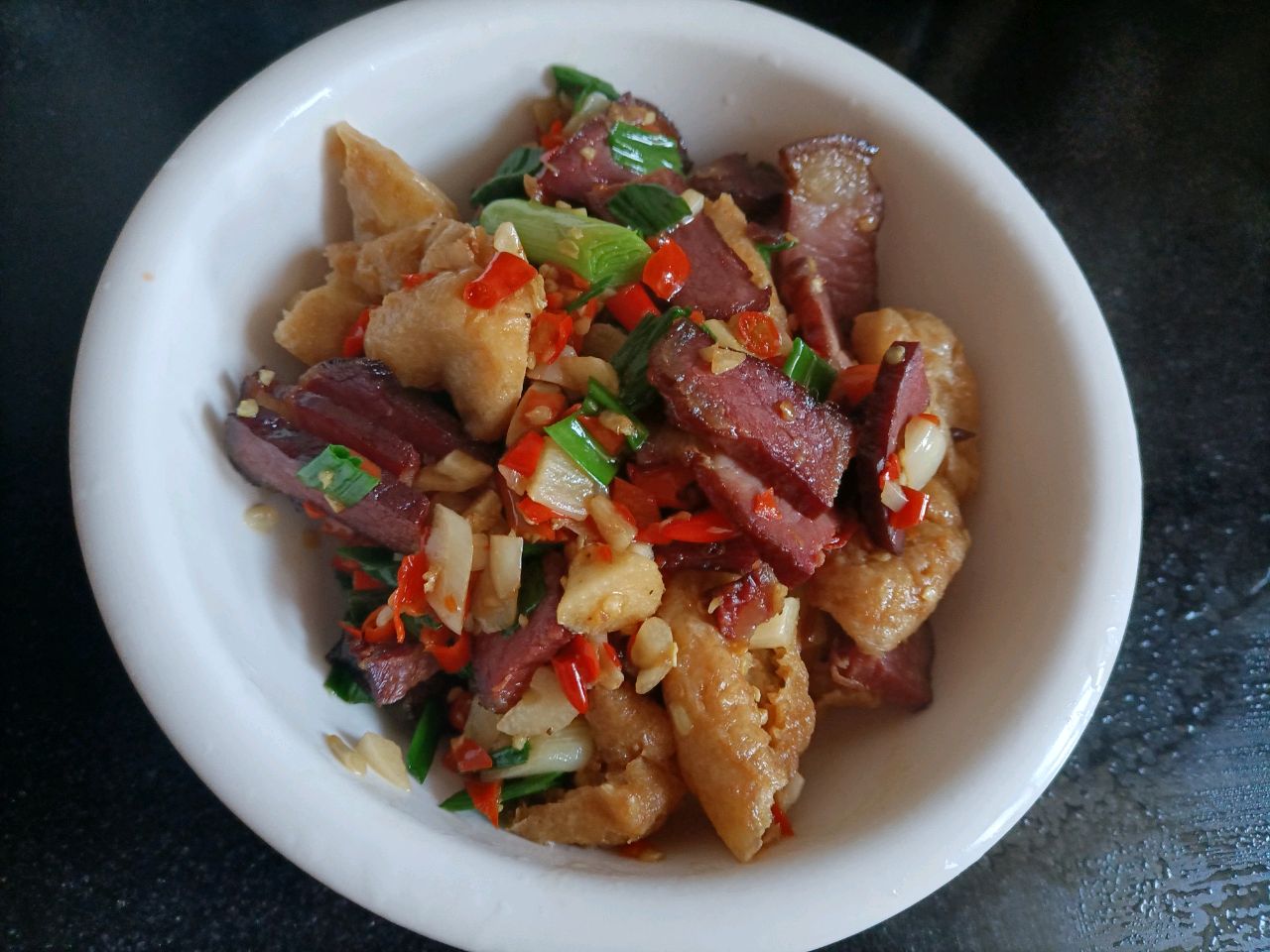 腊肉炒油豆腐