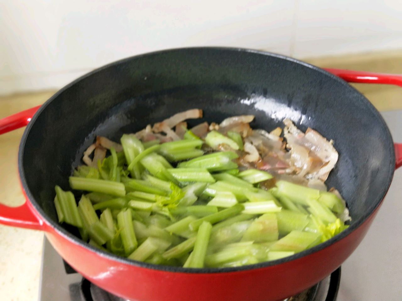 腊肉西芹炒香干