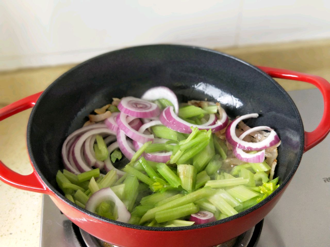 腊肉西芹炒香干
