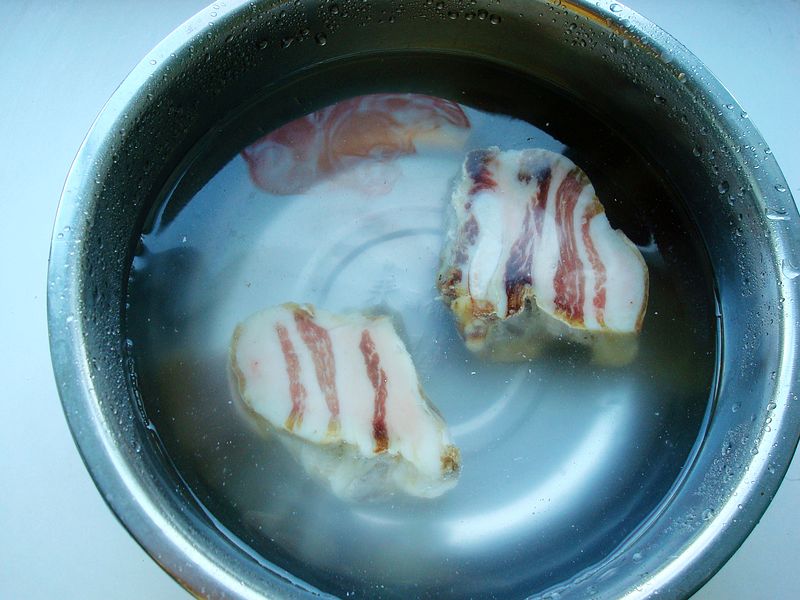 腊肉蒸腐竹