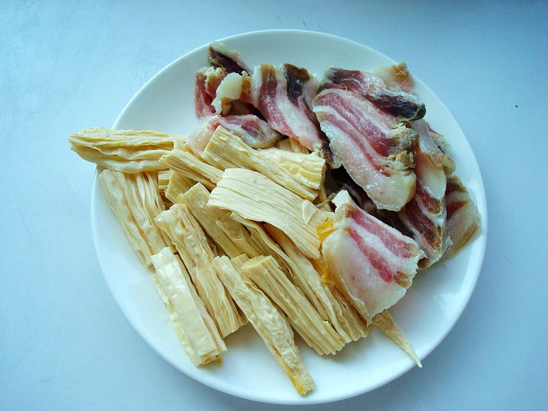 腊肉蒸腐竹