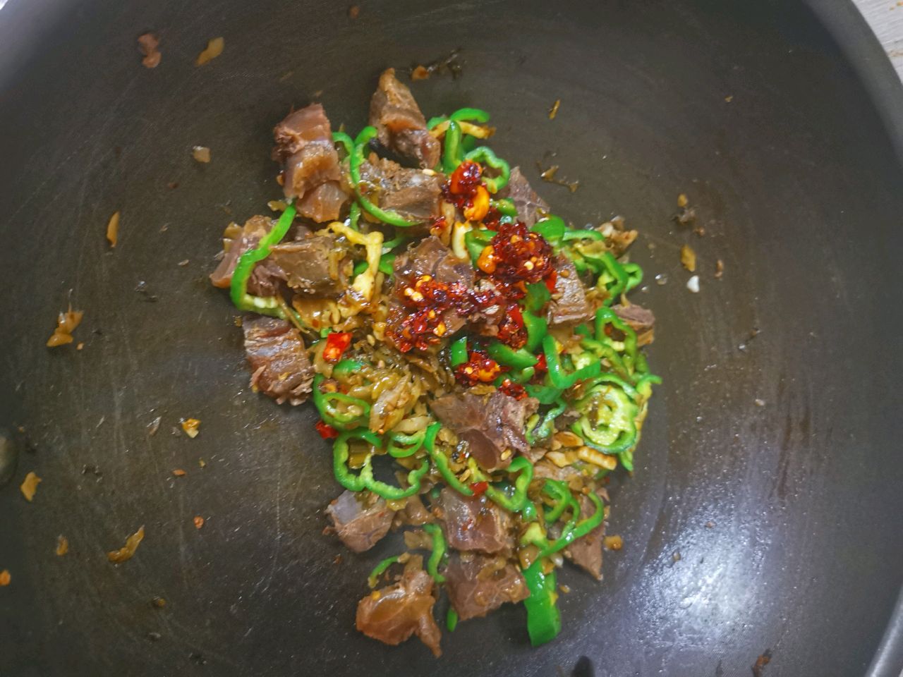 辣味酸菜牛肉宽粉