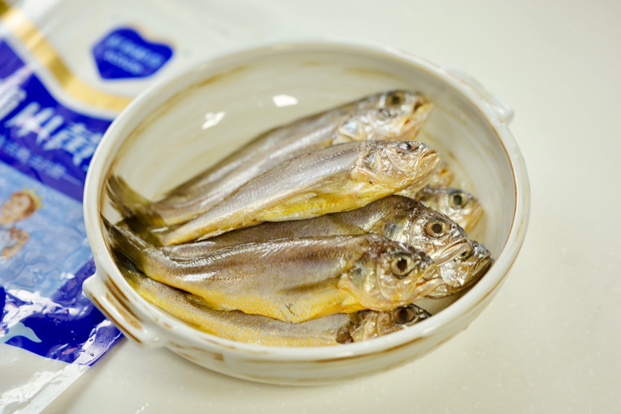 辣雪菜蒸小黄鱼