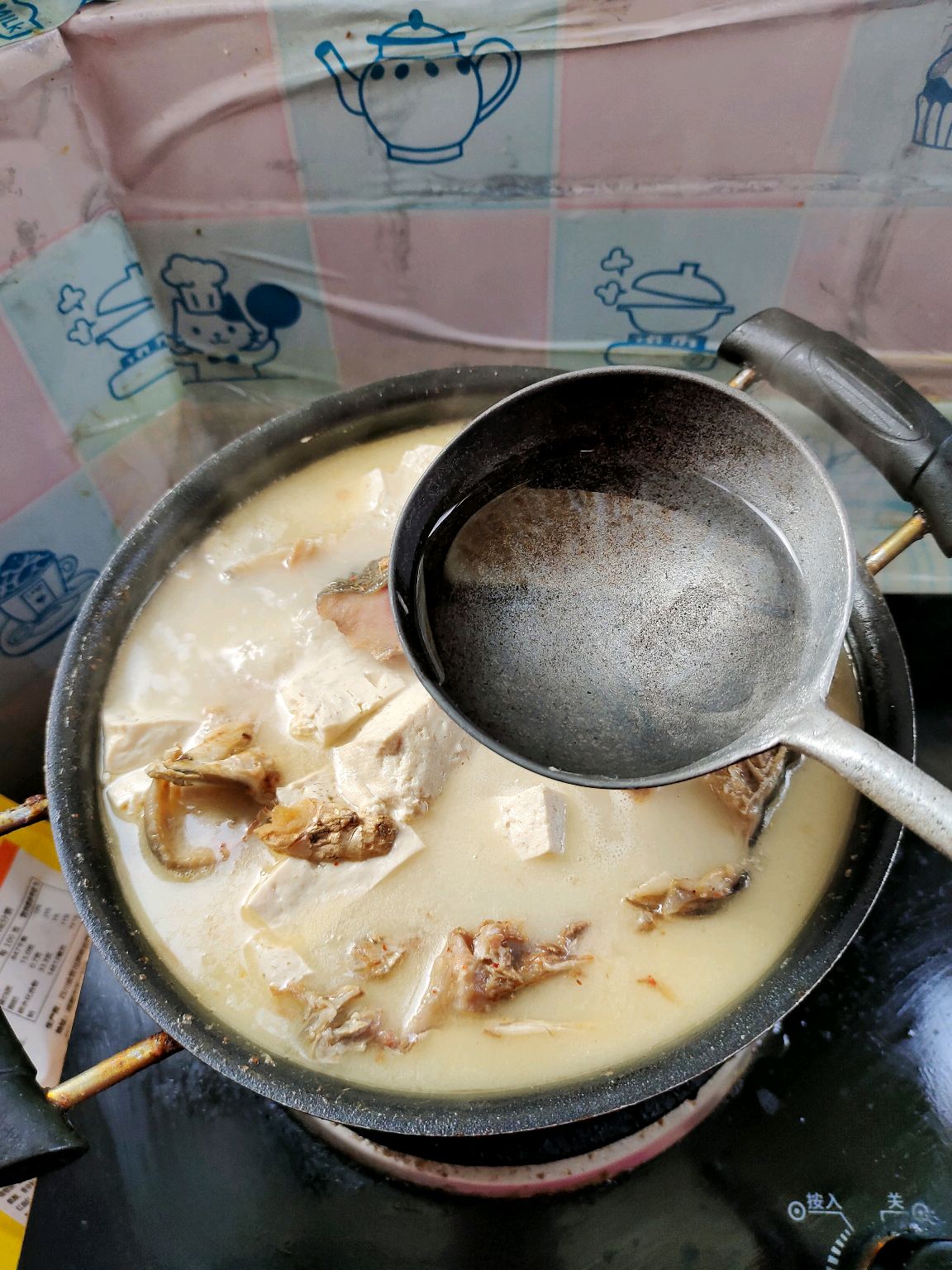 腊鱼头豆腐汤