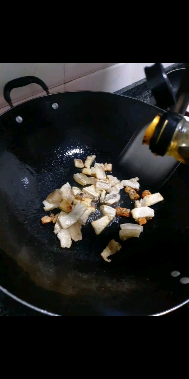 腊芋头烧肉