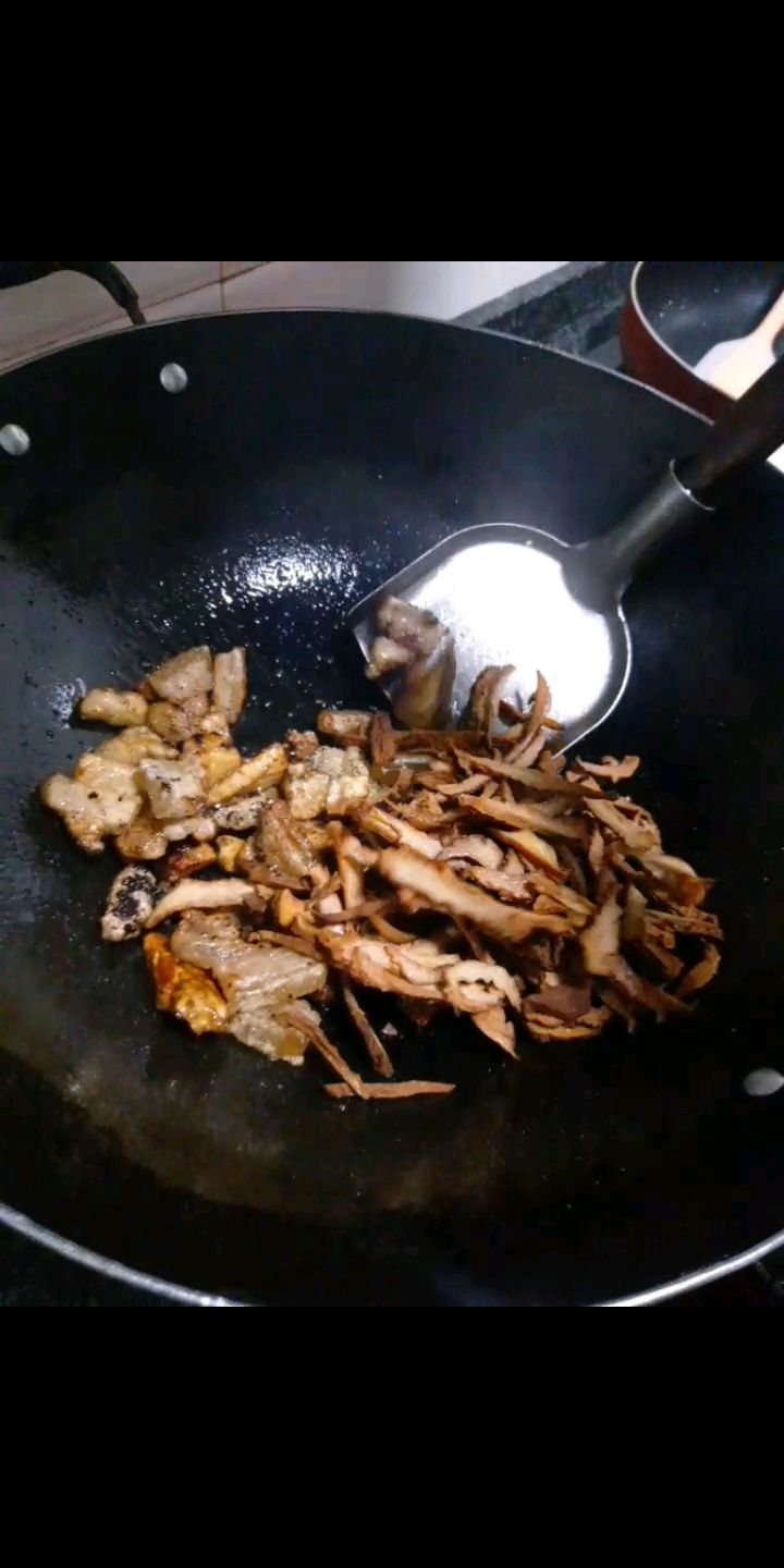 腊芋头烧肉